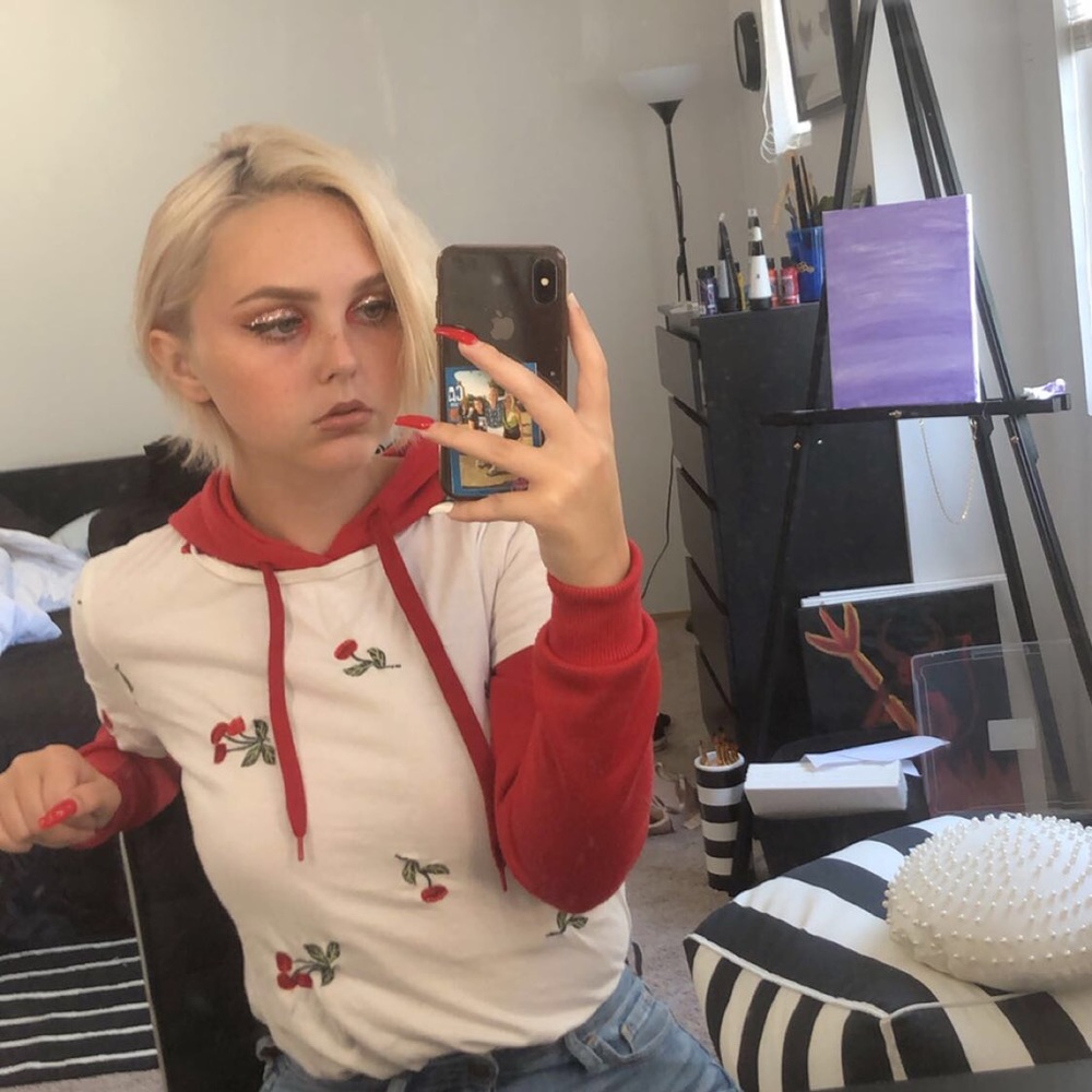 Meet your Posher, Hallie